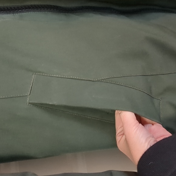Aritzia TNA Haven Parka in Ranger Green - Picture 8 of 10